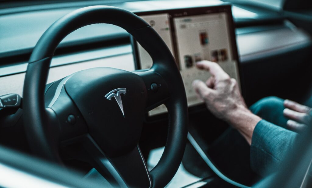 hands free tesla - who's responsible for a car crash with driver assisted steering